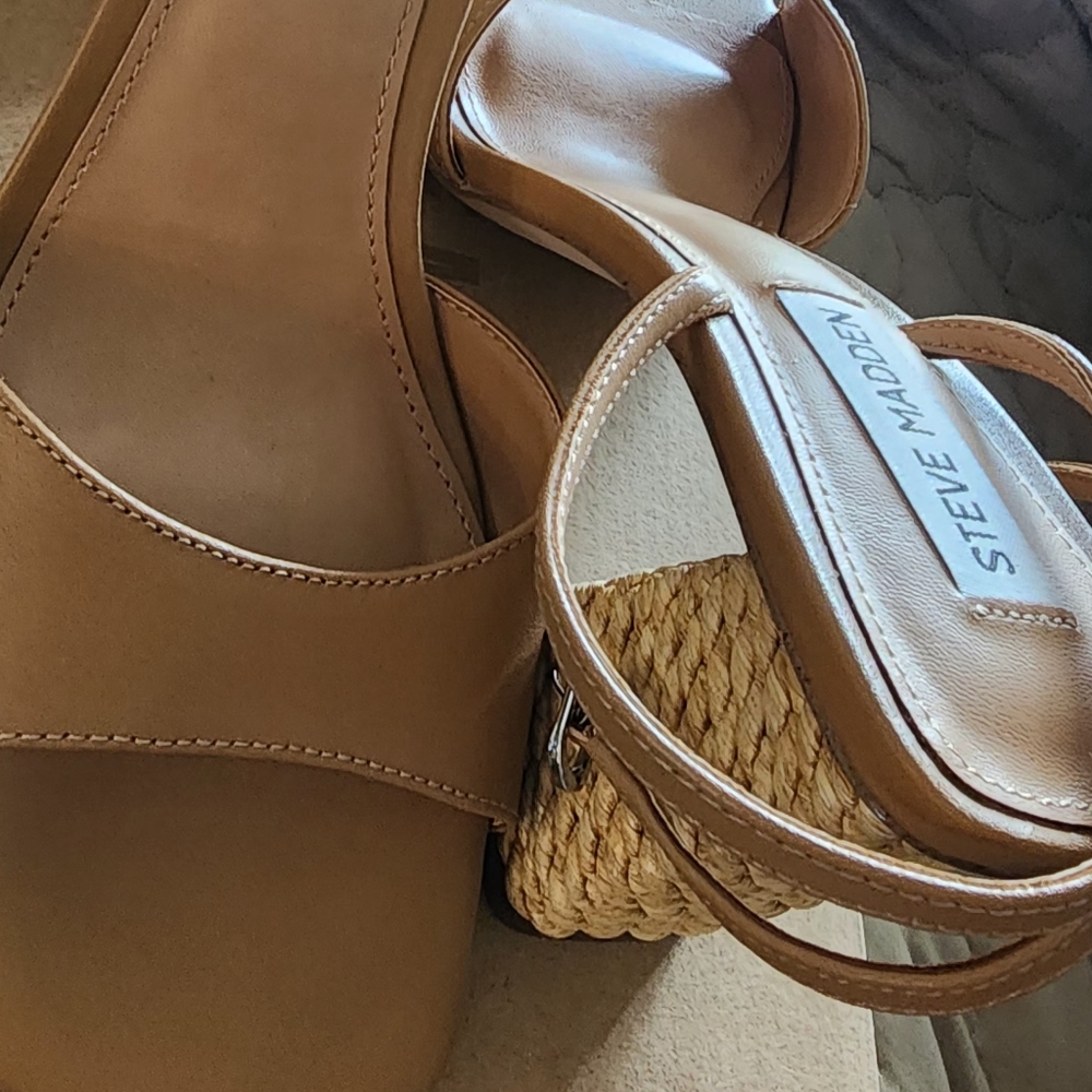 NWOT! Tan Heels with Ratan Detail - Picture 5 of 6